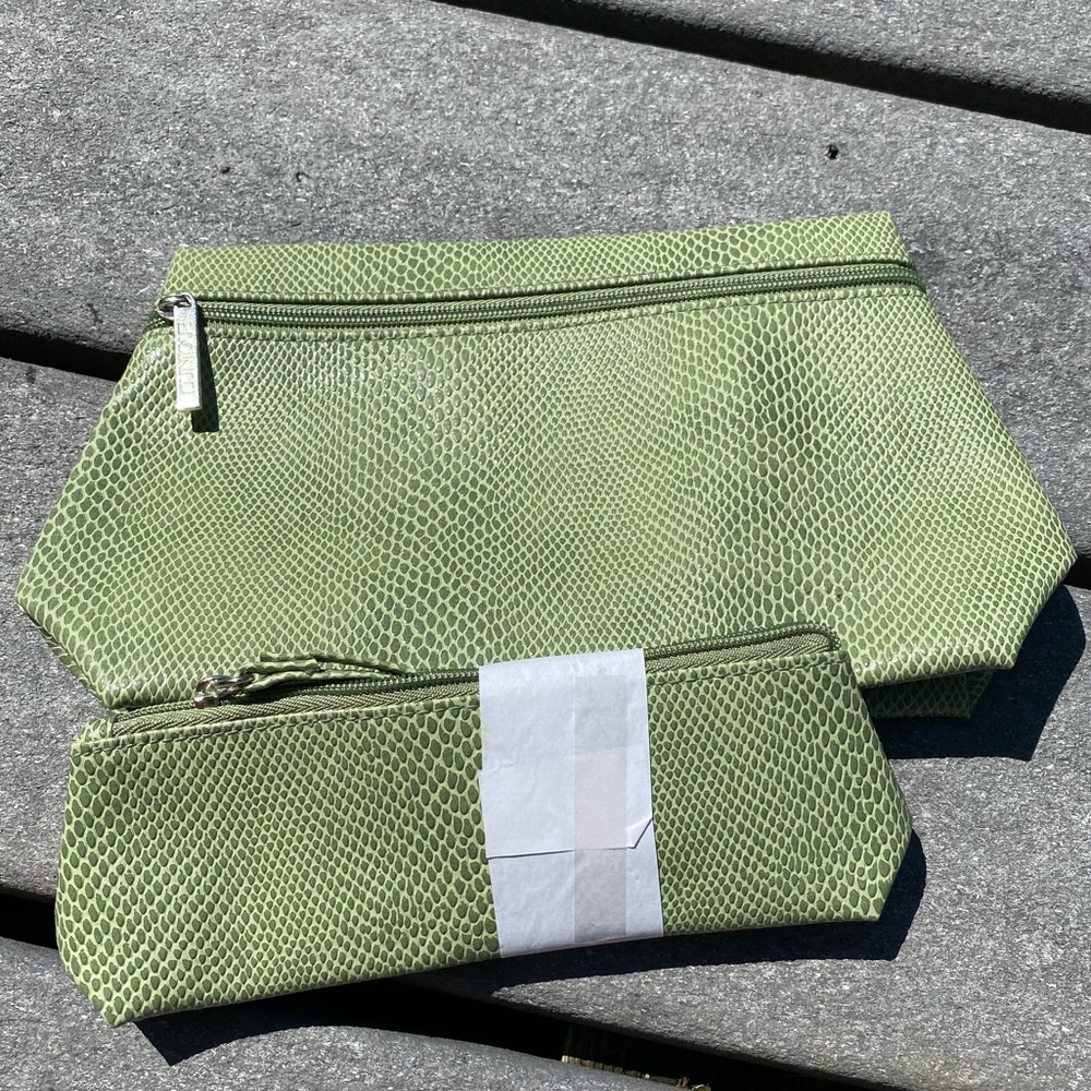 Clinique 2 piece matching make-up toilettes set.
